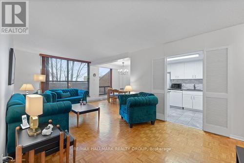 350 - 505 St Laurent Boulevard, Ottawa, ON - Indoor Photo Showing Living Room