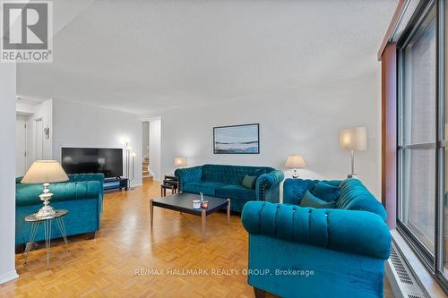 350 - 505 St Laurent Boulevard, Ottawa, ON - Indoor Photo Showing Living Room