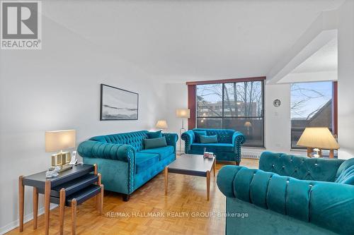 350 - 505 St Laurent Boulevard, Ottawa, ON - Indoor Photo Showing Living Room