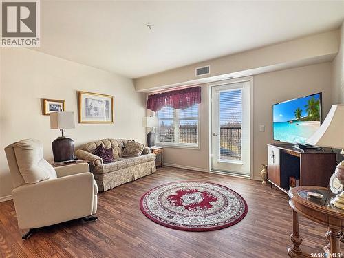 317 1802 106Th Street, North Battleford, SK - Indoor Photo Showing Living Room