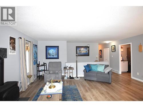 145 Falcon Avenue, Vernon, BC - Indoor Photo Showing Living Room