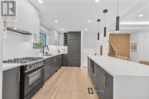 257 Strathcona Drive, Burlington, ON - Indoor Photo Showing Kitchen With Upgraded Kitchen