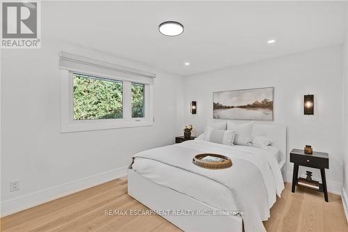 257 Strathcona Drive, Burlington, ON - Indoor Photo Showing Bedroom