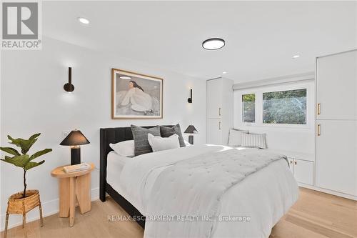 257 Strathcona Drive, Burlington, ON - Indoor Photo Showing Bedroom