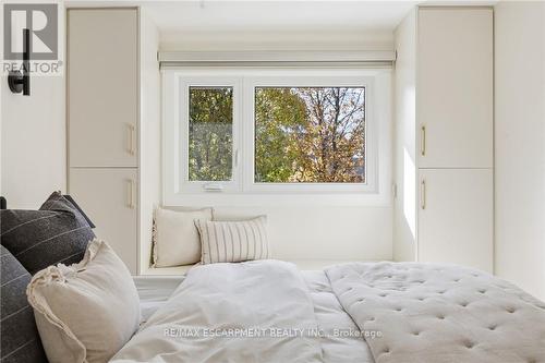 257 Strathcona Drive, Burlington, ON - Indoor Photo Showing Bedroom