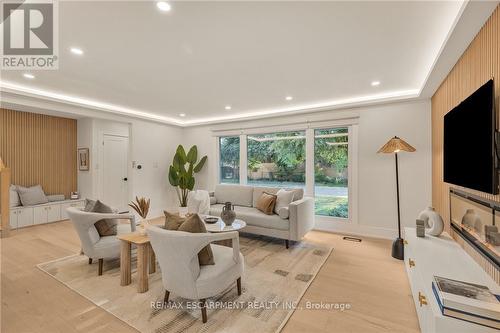 257 Strathcona Drive, Burlington, ON - Indoor Photo Showing Living Room