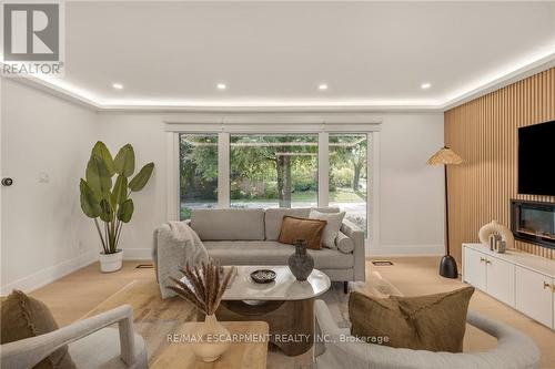 257 Strathcona Drive, Burlington, ON - Indoor Photo Showing Living Room