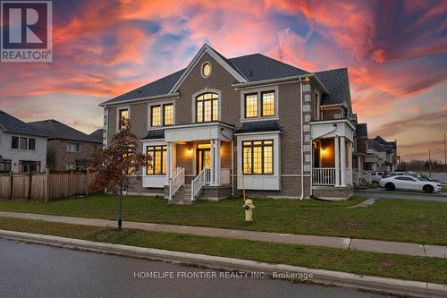 99 CARONDALE SQUARE  East Gwillimbury, ON L9N 0X7