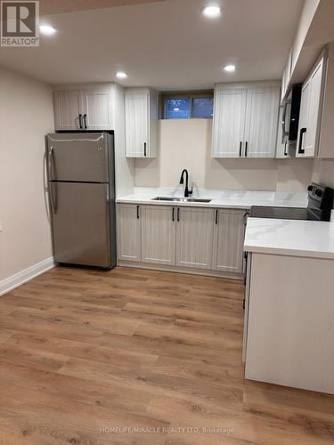 7362 Aspen Avenue, Mississauga, ON - Indoor Photo Showing Kitchen
