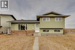 4 Lake Huron Place SE  Calgary, AB T2J 5H9