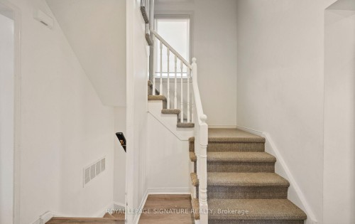 2320 Strawfield Court, Oakville, ON - Indoor Photo Showing Other Room