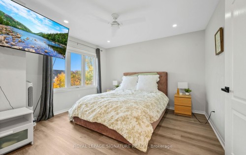2320 Strawfield Court, Oakville, ON - Indoor Photo Showing Bedroom