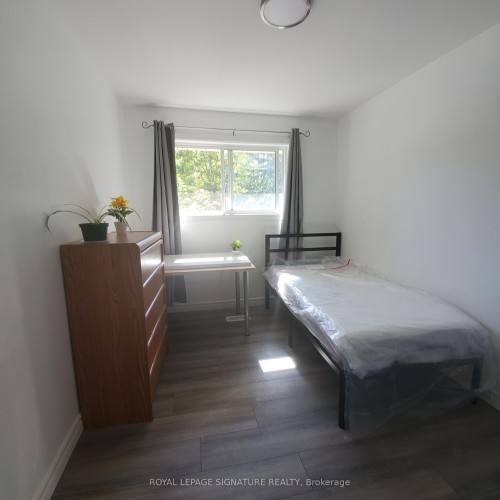 406 Tamarack Drive, Waterloo, ON - Indoor Photo Showing Bedroom