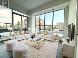 402 - 370 MARTHA STREET  Burlington, ON L7R 0G9