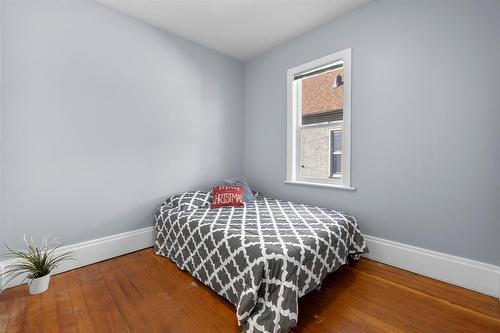 694 Aberdeen Avenue, Winnipeg, MB - Indoor Photo Showing Bedroom
