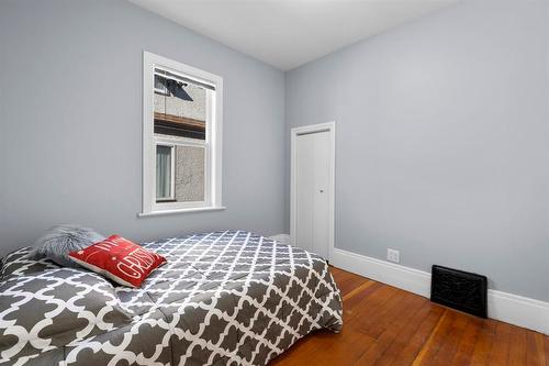 694 Aberdeen Avenue, Winnipeg, MB - Indoor Photo Showing Bedroom