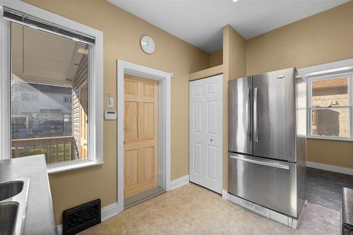 694 Aberdeen Avenue, Winnipeg, MB - Indoor Photo Showing Other Room