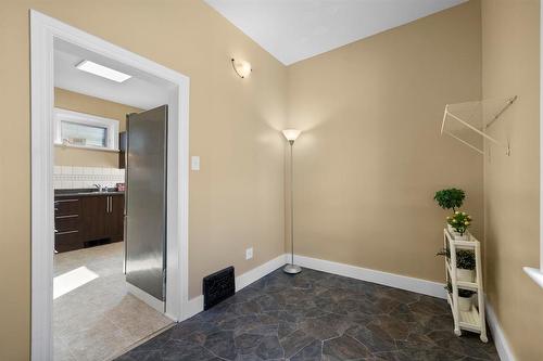694 Aberdeen Avenue, Winnipeg, MB - Indoor Photo Showing Other Room