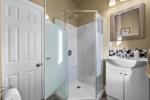 694 Aberdeen Avenue, Winnipeg, MB - Indoor Photo Showing Bathroom