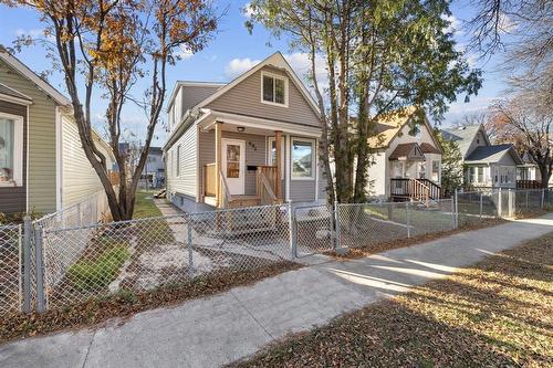 694 Aberdeen Avenue, Winnipeg, MB - Outdoor With Facade