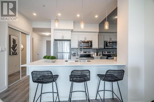 426 - 16 Concord Place, Grimsby, ON - Indoor Photo Showing Kitchen With Upgraded Kitchen