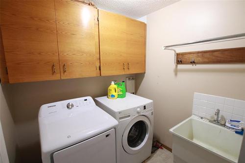 Laundry Room (Washer/Dryer incl.) - 77 Guymer Crescent, The Pas, MB - Indoor Photo Showing Laundry Room