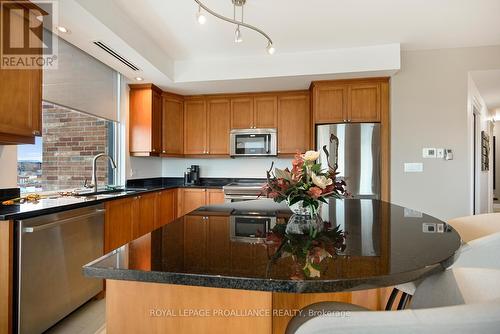 1004 - 15 St Andrew Street, Brockville, ON - Indoor Photo Showing Kitchen