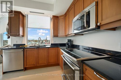 1004 - 15 St Andrew Street, Brockville, ON - Indoor Photo Showing Kitchen