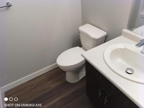 647 Toronto Street, Winnipeg, MB - Indoor Photo Showing Bathroom