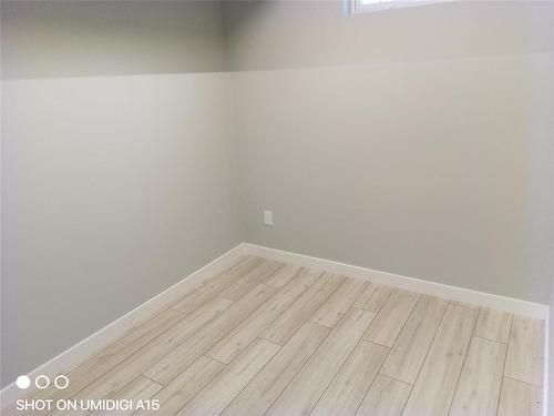 647 Toronto Street, Winnipeg, MB - Indoor Photo Showing Other Room