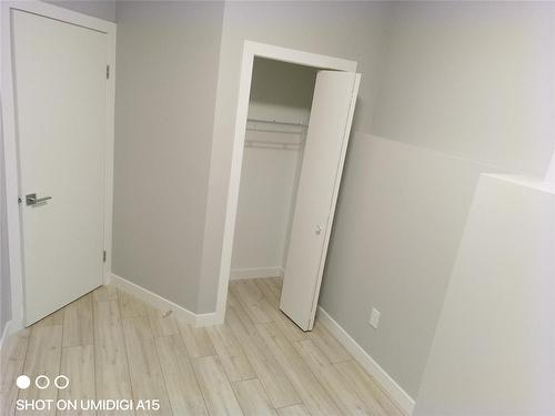 647 Toronto Street, Winnipeg, MB - Indoor Photo Showing Other Room