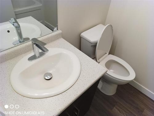 647 Toronto Street, Winnipeg, MB - Indoor Photo Showing Bathroom