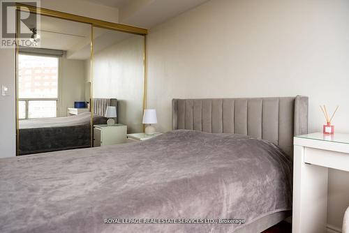 212 - 7 Concorde Place, Toronto, ON - Indoor Photo Showing Bedroom