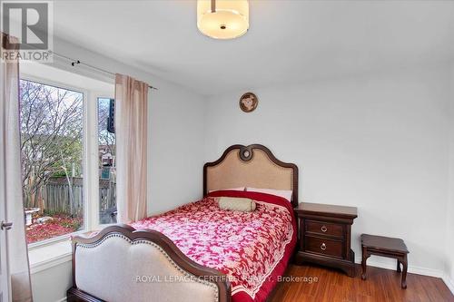 35 Trenholme Crescent, Hamilton, ON - Indoor Photo Showing Bedroom