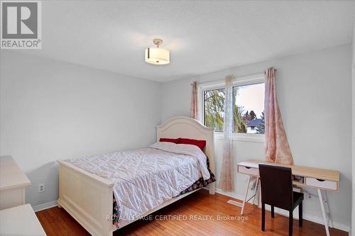 35 Trenholme Crescent, Hamilton, ON - Indoor Photo Showing Bedroom