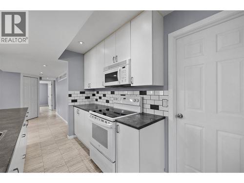 1503 Tanemura Crescent, Kelowna, BC - Indoor Photo Showing Kitchen With Double Sink