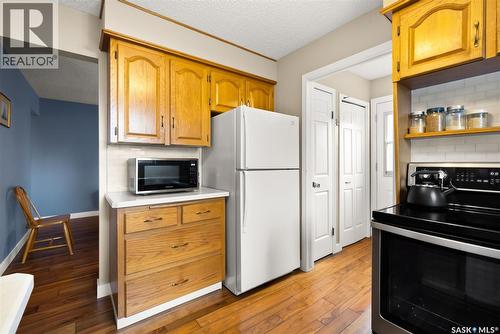 122 Groome Avenue, Regina, SK - Indoor Photo Showing Kitchen
