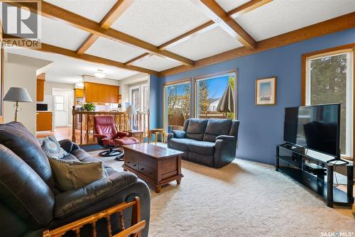 122 Groome Avenue, Regina, SK - Indoor Photo Showing Living Room