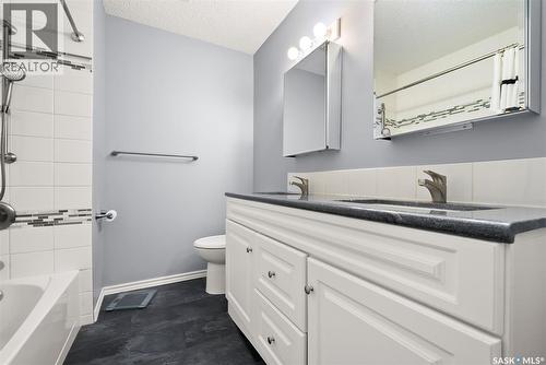122 Groome Avenue, Regina, SK - Indoor Photo Showing Bathroom