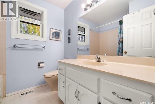 122 Groome Avenue, Regina, SK - Indoor Photo Showing Bathroom