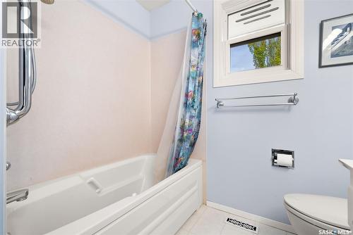 122 Groome Avenue, Regina, SK - Indoor Photo Showing Bathroom
