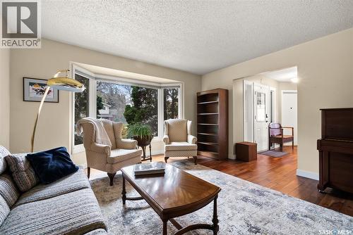 122 Groome Avenue, Regina, SK - Indoor Photo Showing Living Room