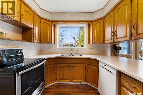 122 Groome Avenue, Regina, SK - Indoor Photo Showing Kitchen With Double Sink