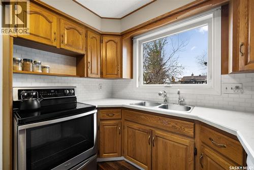 122 Groome Avenue, Regina, SK - Indoor Photo Showing Kitchen With Double Sink