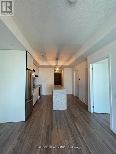 1907 - 4065 Confederation Parkway, Mississauga, ON - Indoor Photo Showing Kitchen