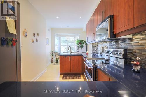 3593 Kariya Drive, Mississauga, ON - Indoor Photo Showing Kitchen With Upgraded Kitchen