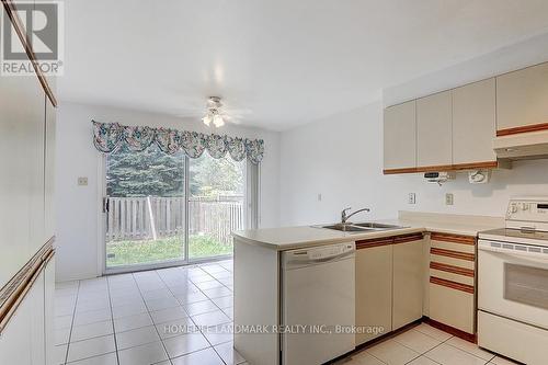 3586 Italia Crescent, Mississauga, ON - Indoor Photo Showing Kitchen With Double Sink