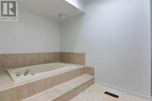3586 Italia Crescent, Mississauga, ON - Indoor Photo Showing Bathroom