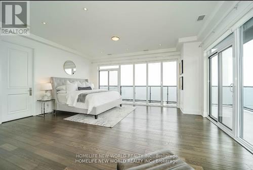 Lph01 - 56 Annie Craig Drive, Toronto, ON - Indoor