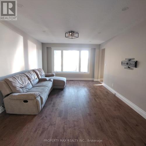 6680 - 6600&6680 Best Road, Clarington, ON - Indoor Photo Showing Living Room